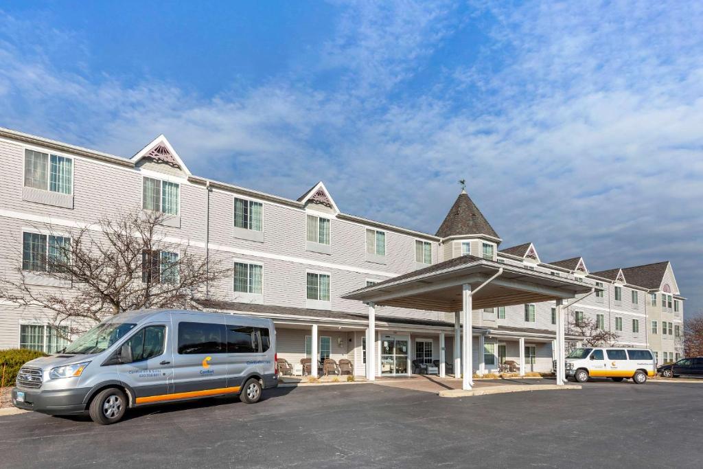 Comfort Inn & Suites Geneva- West Chicago - image 2