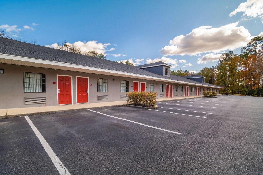 Econo Lodge Inn & Suites Cayce - image 6