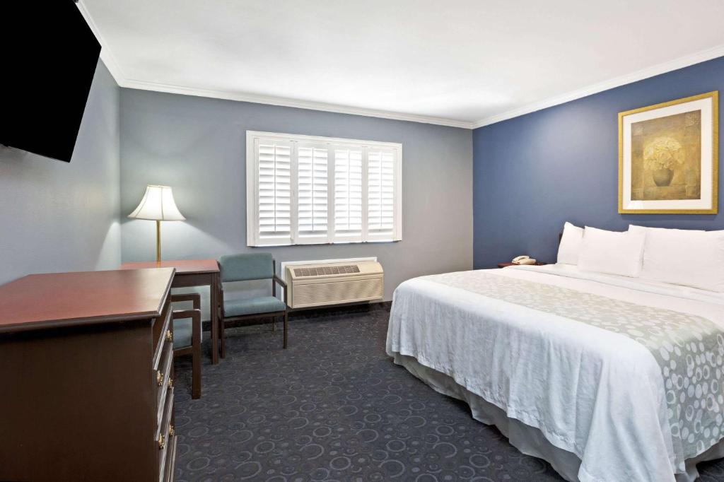 Days Inn by Wyndham West Covina - image 3