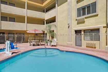 Days Inn by Wyndham West Covina - image 9