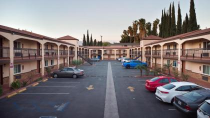 Travelodge Inn & Suites by Wyndham West Covina - image 2