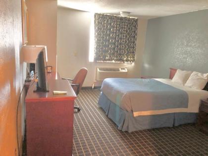 Days Inn by Wyndham West Des Moines - image 13