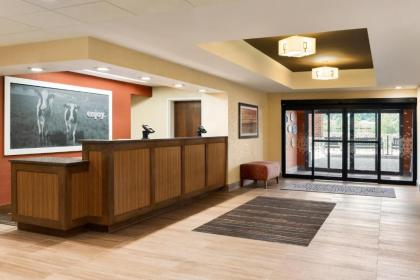 Hampton Inn West Des Moines Lake Drive - image 17