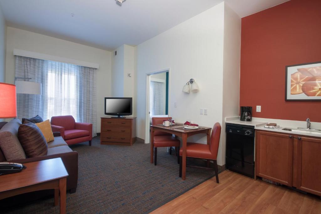 Residence Inn Des Moines West at Jordan Creek Town Center - image 4