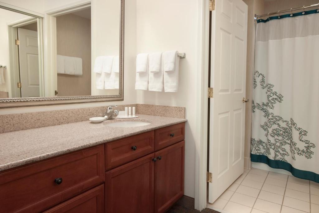 Residence Inn Des Moines West at Jordan Creek Town Center - image 6