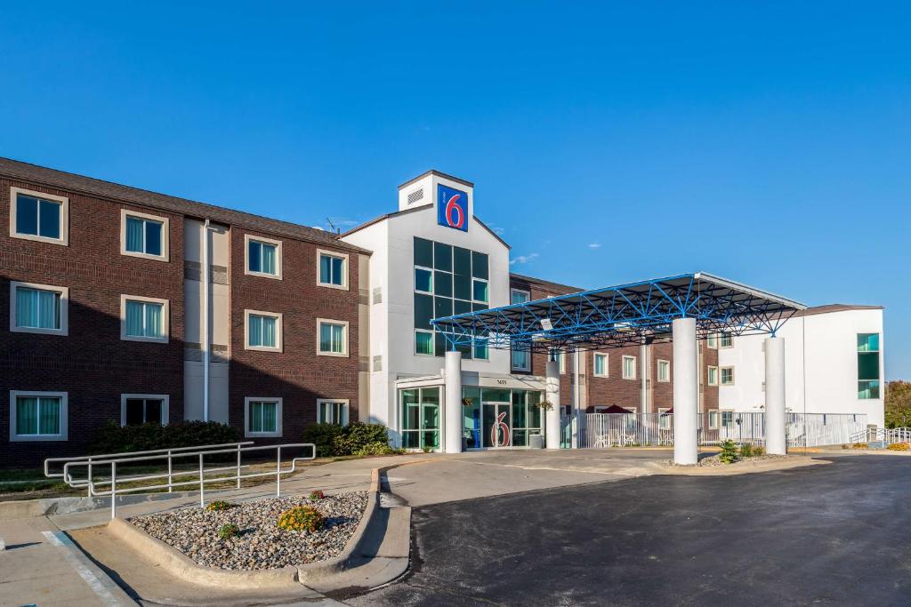 Motel 6-West Des Moines IA - image 4