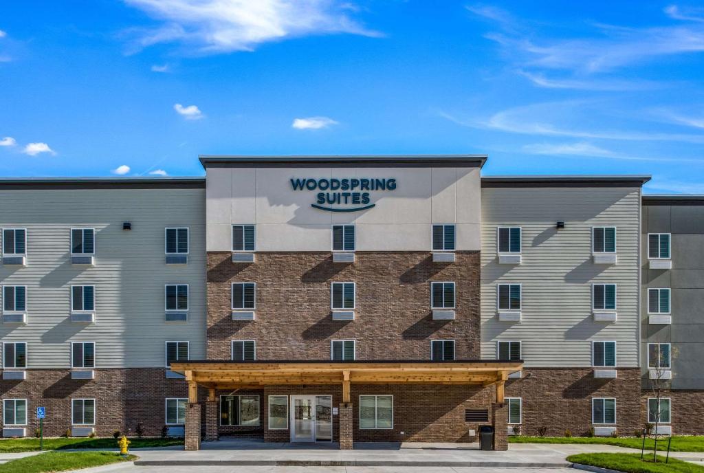 WoodSpring Suites West Des Moines - main image