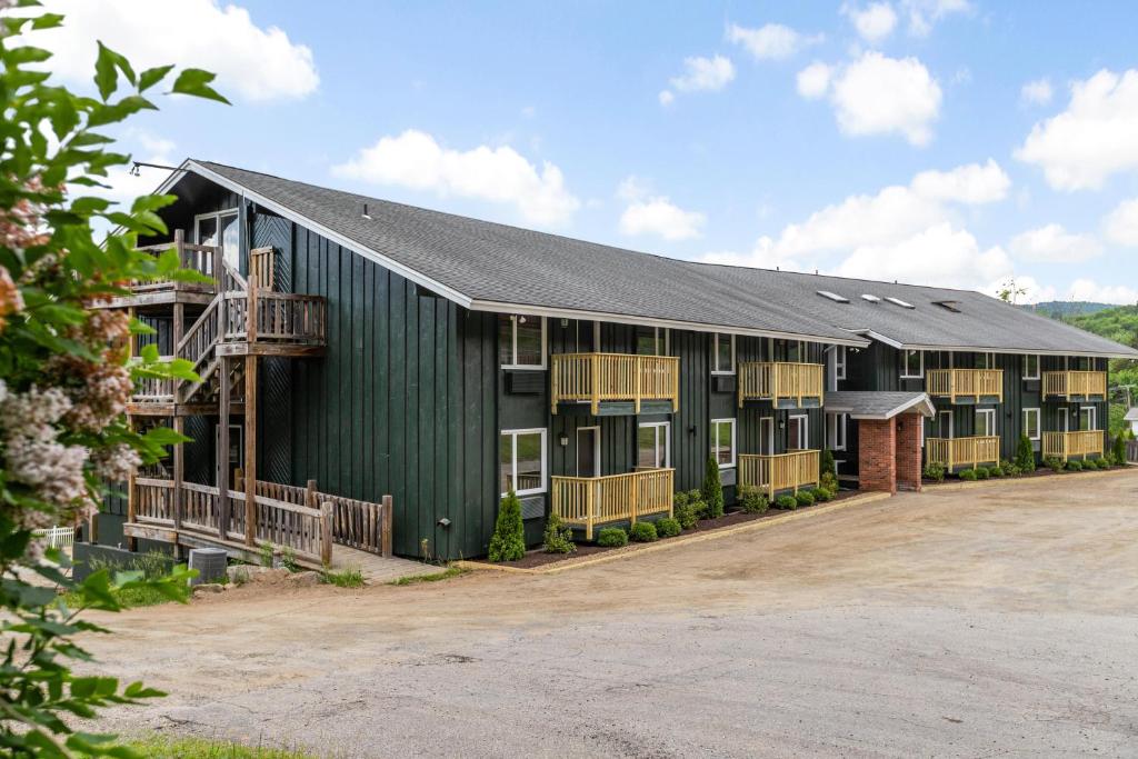 The Lodge at Mount Snow - main image