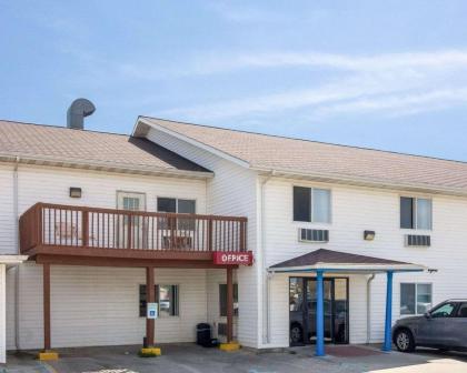 Rodeway Inn West Fargo - image 1