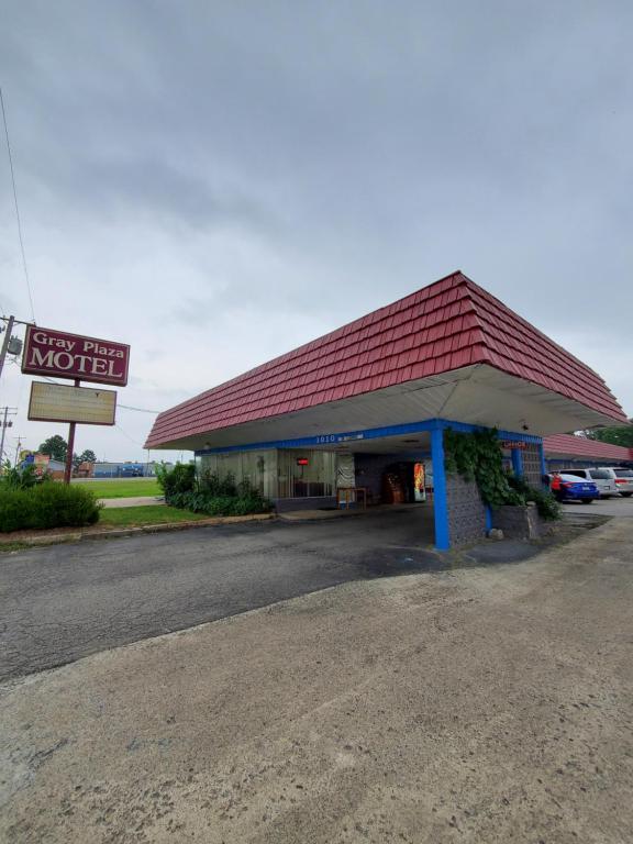 Gray Plaza Motel West Frankfort - main image