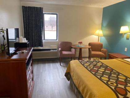 Americas Best Value Inn West Frankfort - image 14