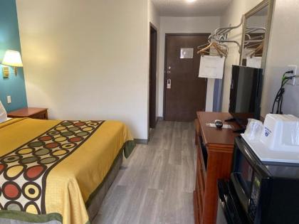 Americas Best Value Inn West Frankfort - image 15