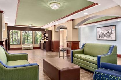 Super 8 by Wyndham West GreenwichProvidence