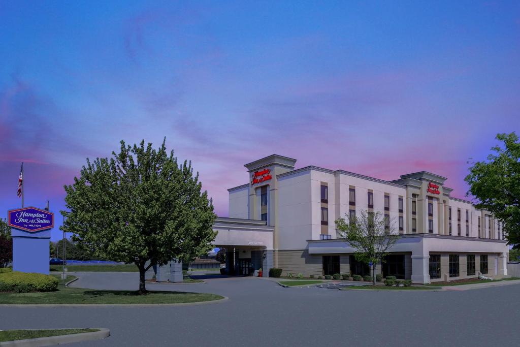 Hampton Inn & Suites West Haven - main image