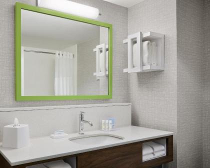 Hampton Inn & Suites West Haven - image 3