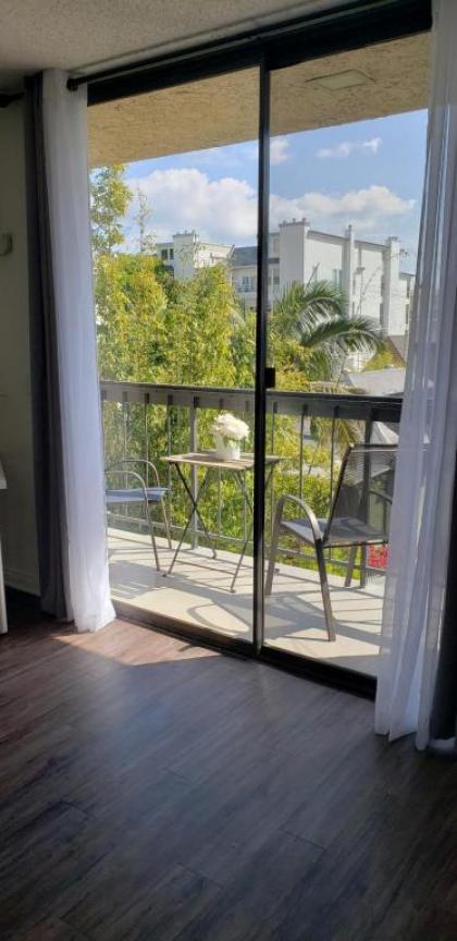 Prime West Hollywood 1-Bedroom - image 8