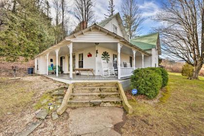 Lil Red Hen Cottage in the Boone Area with Hot Tub - image 6