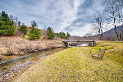 Lil Red Hen Cottage in the Boone Area with Hot Tub - image 9