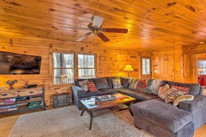 Chestnut Acres Cabin with Hot Tub and Mtn Views - image 4