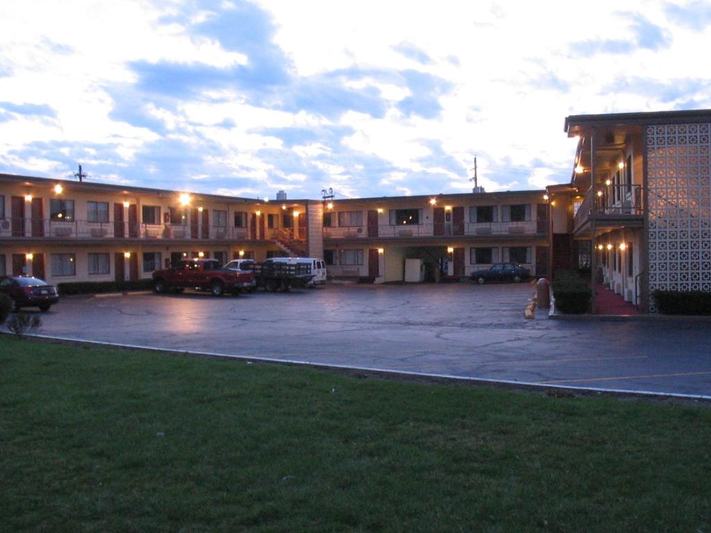 Campus Inn - main image