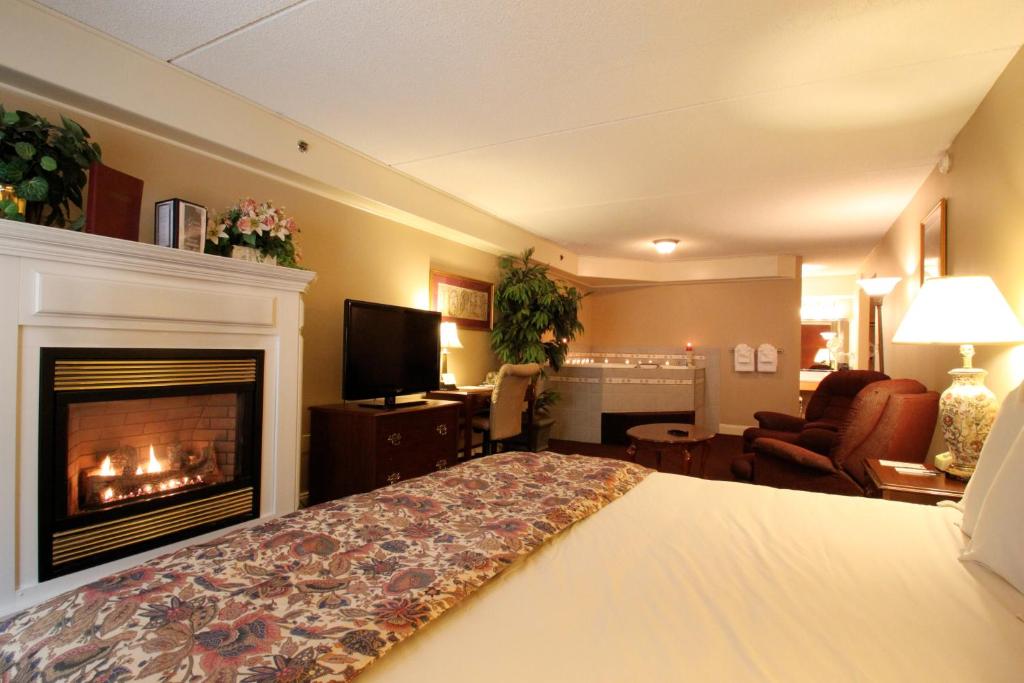 Fireside Inn & Suites West Lebanon - image 4