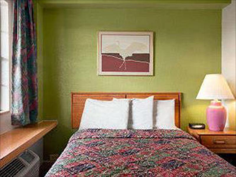 Days Inn by Wyndham West Memphis - main image