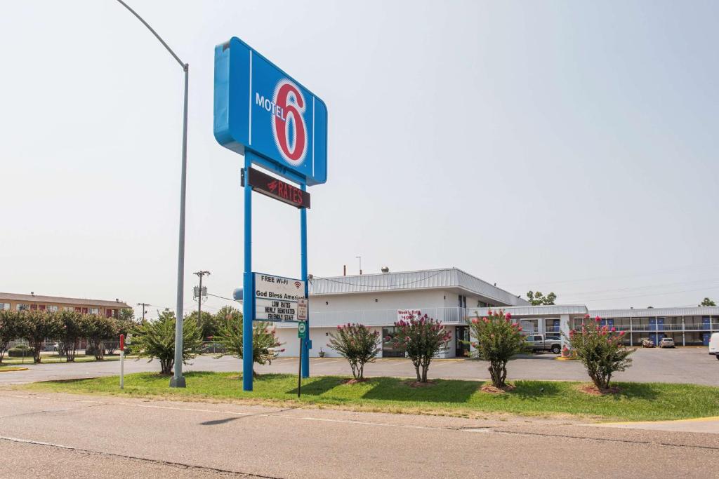 Motel 6-West Memphis AR - main image