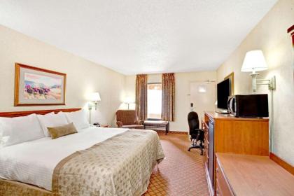 Ramada by Wyndham West Memphis - image 11