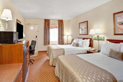 Ramada by Wyndham West Memphis - image 3