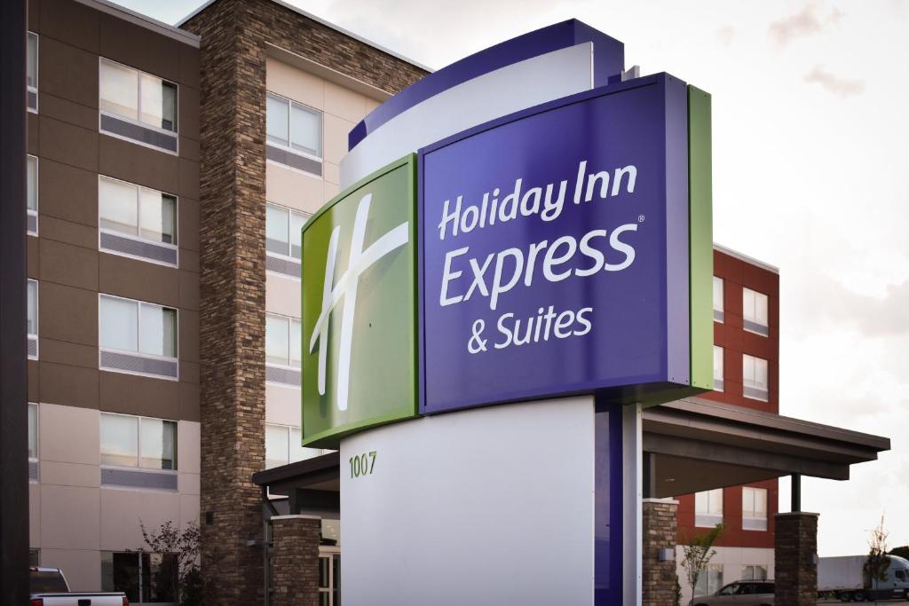 Holiday Inn Express & Suites West Memphis an IHG Hotel - main image