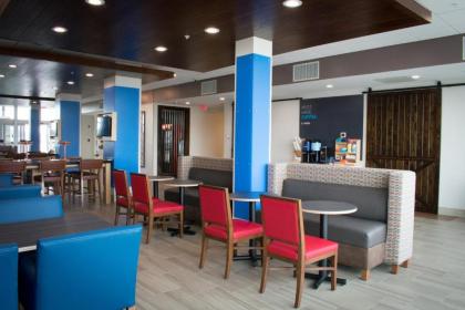 Holiday Inn Express & Suites West Memphis an IHG Hotel - image 13