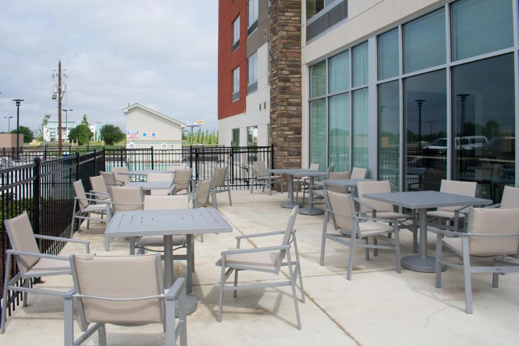 Holiday Inn Express & Suites West Memphis an IHG Hotel - image 4