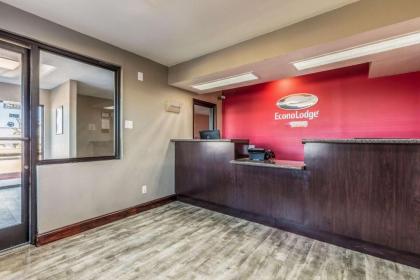 Econo Lodge - image 12