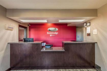 Econo Lodge - image 6