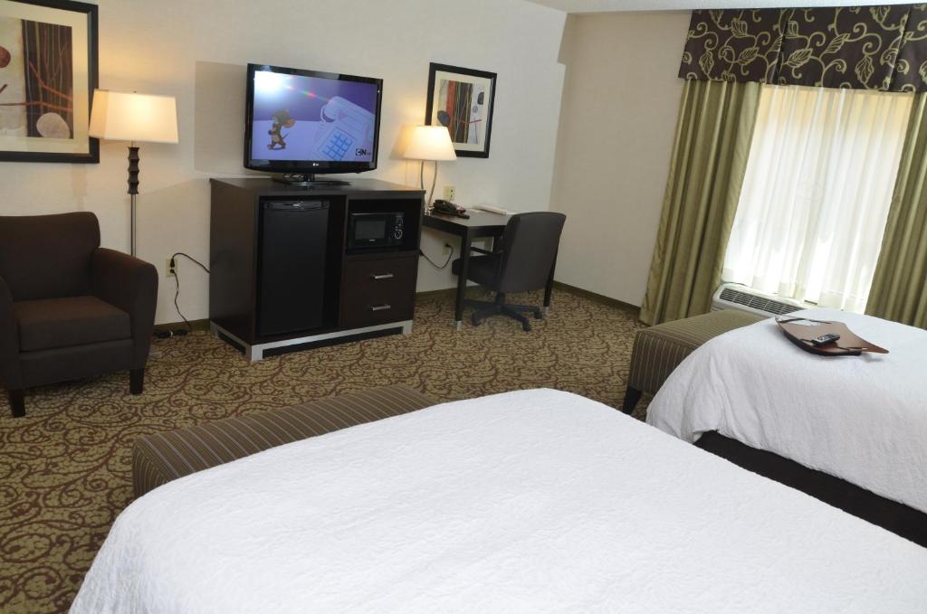 Hampton Inn & Suites Sharon - image 5