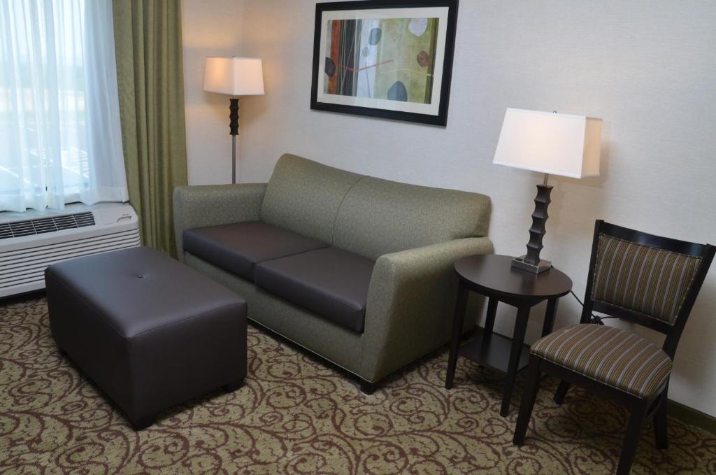 Hampton Inn & Suites Sharon - image 7