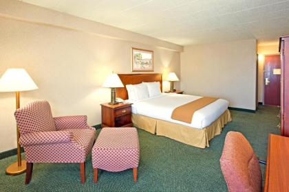 Holiday Inn Express and Suites Pittsburgh West Mifflin an IHG Hotel - image 13