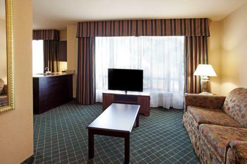 Holiday Inn Express Hotel & Suites West Monroe an IHG Hotel - image 4