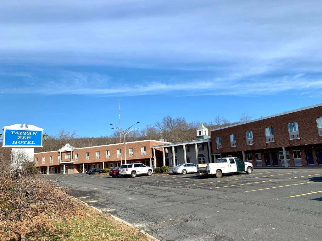 Tappan Zee Hotel - main image