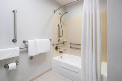 Courtyard by Marriott West Orange - image 7