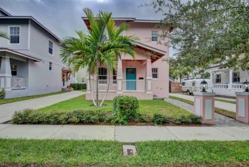 You will Love this Charming Villa in West Palm Beach West Palm Beach Villa 1852 - main image