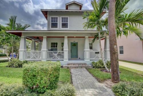 Picture Relaxing in This Idyllic Home in West Palm Beach West Palm Beach Villa 1848 - main image