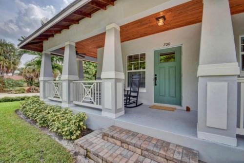 Picture Relaxing in This Idyllic Home in West Palm Beach West Palm Beach Villa 1848 - image 5