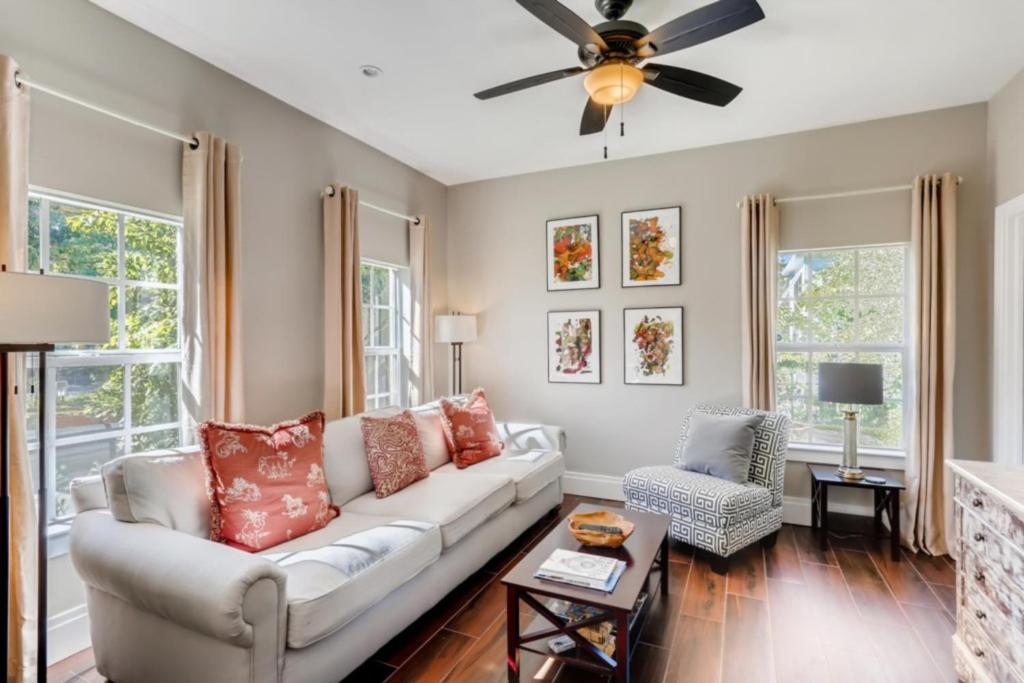 You will Love this Charming Home in West Palm Beach West Palm Beach Villa 1855 - image 4