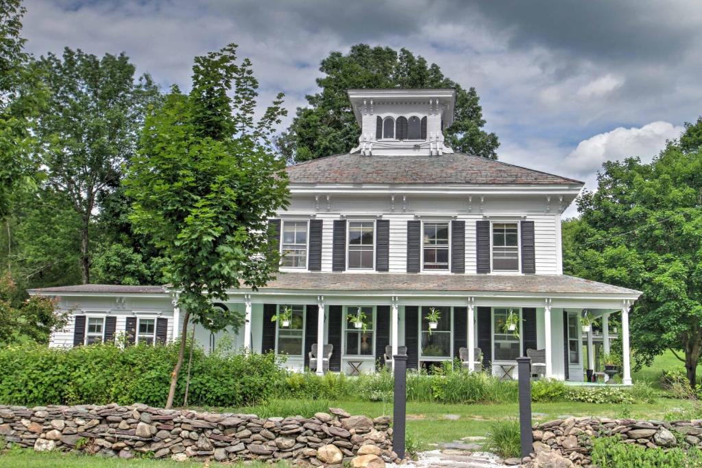 Gorgeous Victorian-Style House with Hilltop Pool! - main image