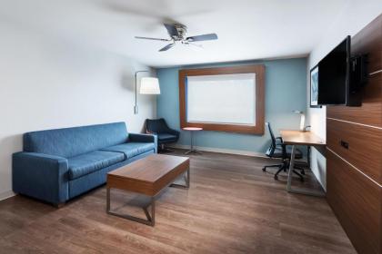 Holiday Inn Express & Suites West Plains Southwest - image 12