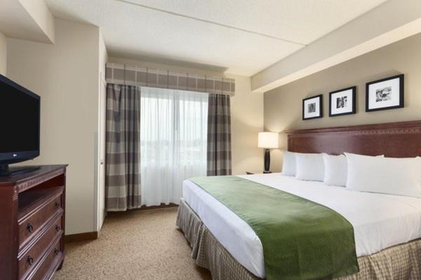 Country Inn & Suites by Radisson Buffalo South I-90 NY - image 2