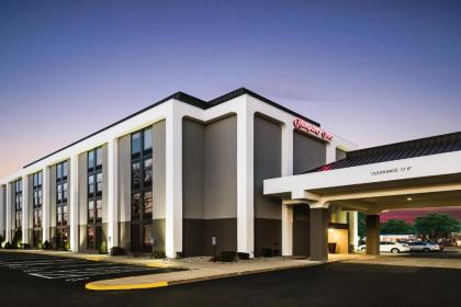 Hampton Inn West Springfield - image 7