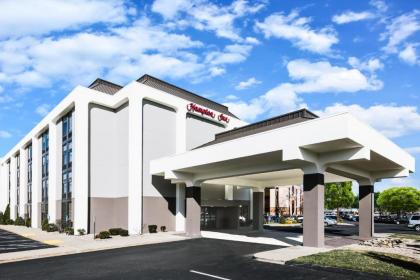 Hampton Inn West Springfield - image 8