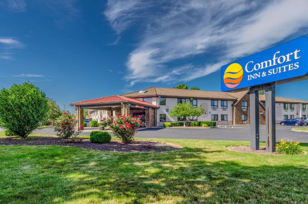 Comfort Inn & Suites West Springfield - main image